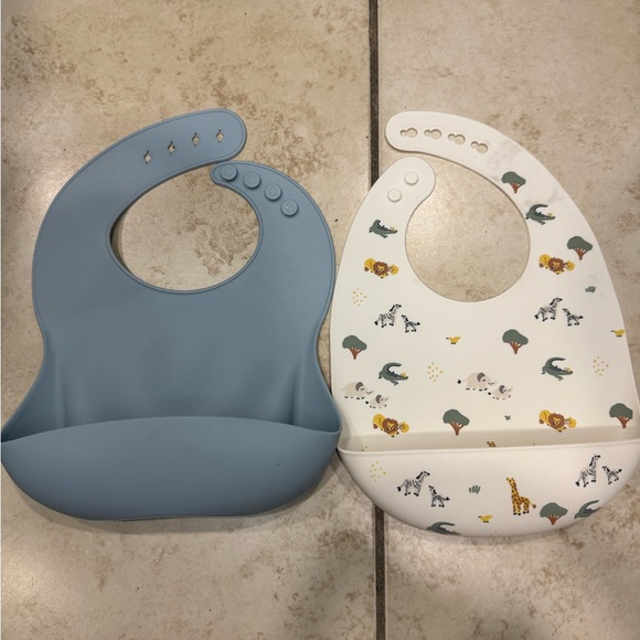 Other - Blue and White Silicone Baby feeding Bib Set with pocket for easy clean up